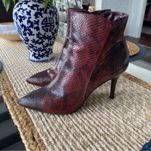 ZIGI SOHO Savida Burgundy Snakeskin Heeled Booties! 🥀